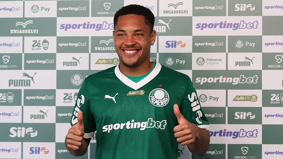 Vitor Roque: “En el Betis peleábamos por Europa, mientras que el Palmeiras pelea por títulos”