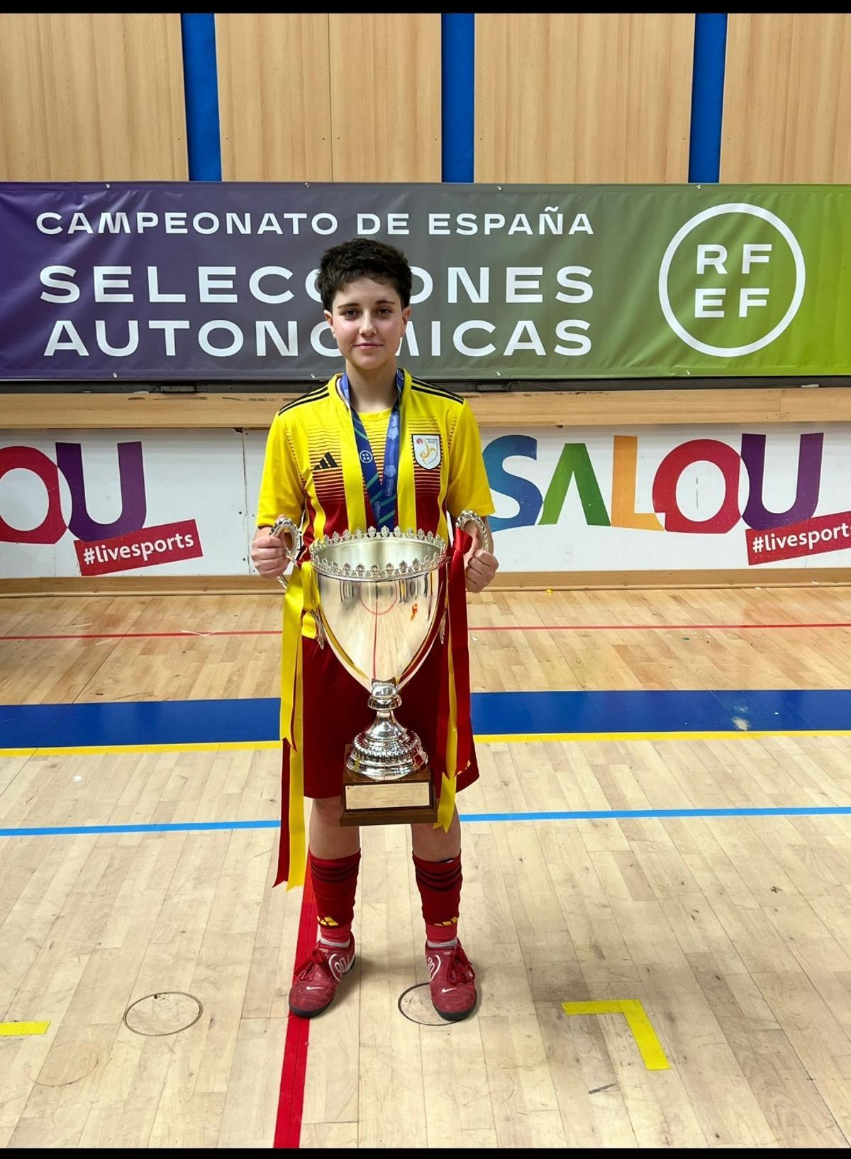 Urgell Isern, amb la Copa sub-16