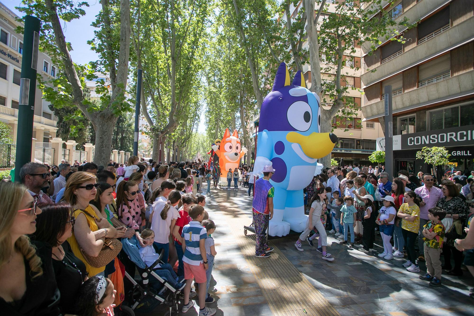 Entierro de la Sardina: ambiente en las calles de Murcia y desfiles de la mañana