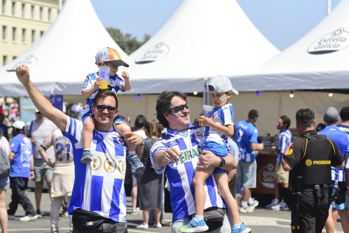 Especial ascenso a Primera del Deportivo: De padres a hijas, de madres a hijos