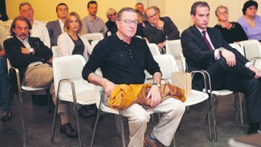 Por la izquierda, De la Iglesia, Álvarez, Rodríguez, Calzadilla y Álvarez de Linera, ayer, en el Club Prensa Asturiana.