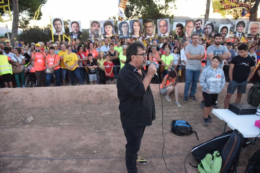 Una multitud omple Lledoners com mai en la vigília de 1-O