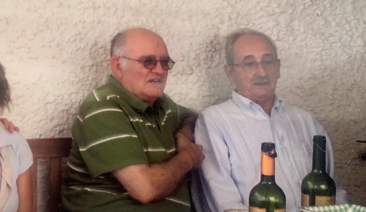 Luis Palacios, a la izquierda, en una reunión de la Peña del Entremés celebrada hace tiempo junto a su amigo Ramón Abril.