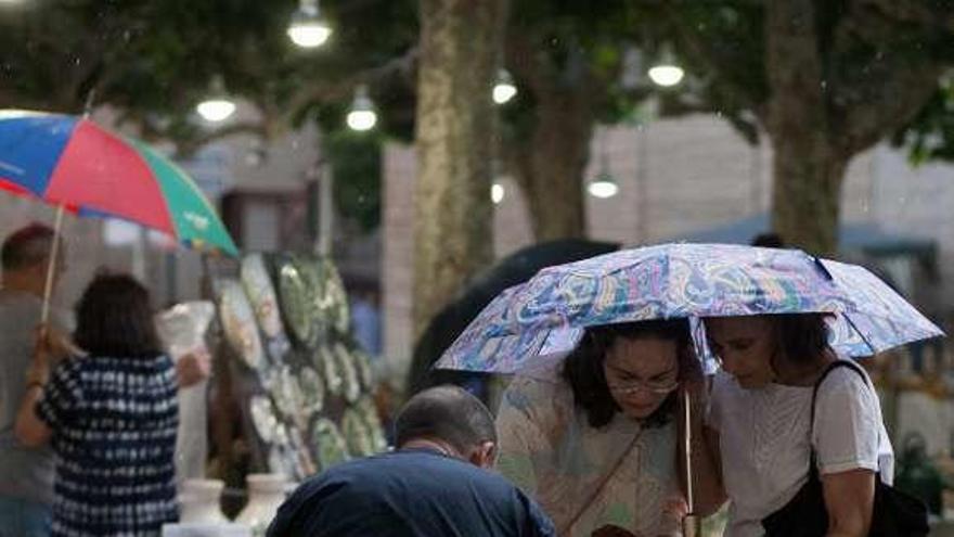 Feria de la Cerámica bajo la lluvia.
