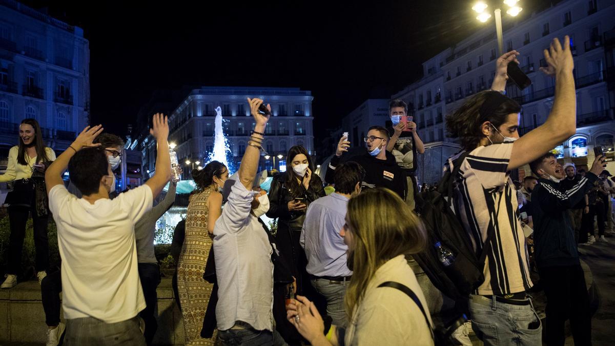 Las calles de Madrid se llenan de incívicos con el final del estado de alarma