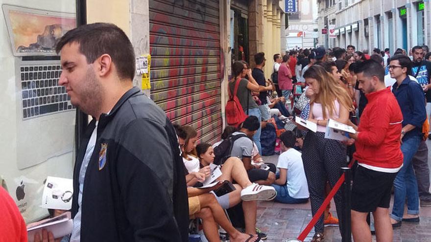 La &#039;applemanía&#039; también se hace sentir en el Centro de Málaga