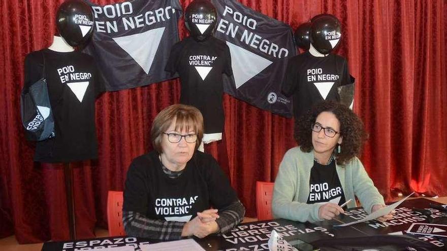 Rosa Fernández y Raquel Morales, en la presentación de Poio en Negro ayer. // Rafa Vázquez