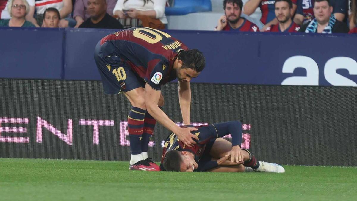 Momento de la lesión del centrocampista ante el Albacete Balompié.