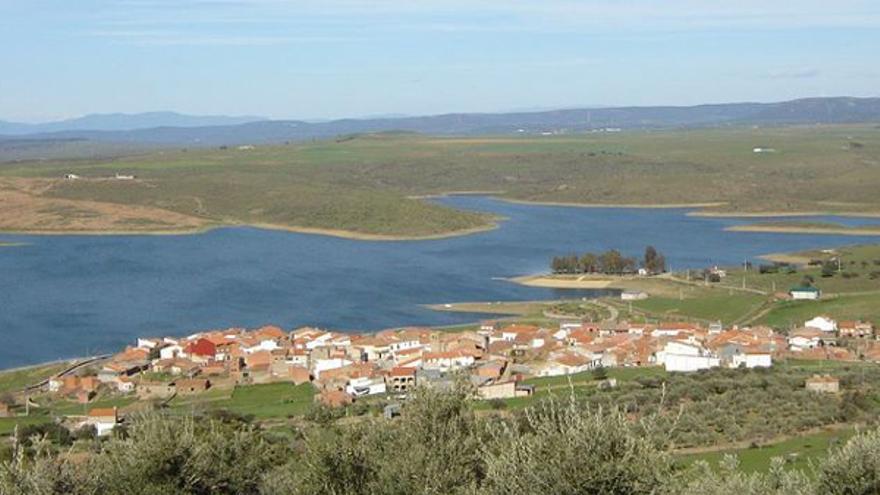 Vecinos de Peloche denuncian falta de transporte para participar en una excursión municipal de Herrera del Duque