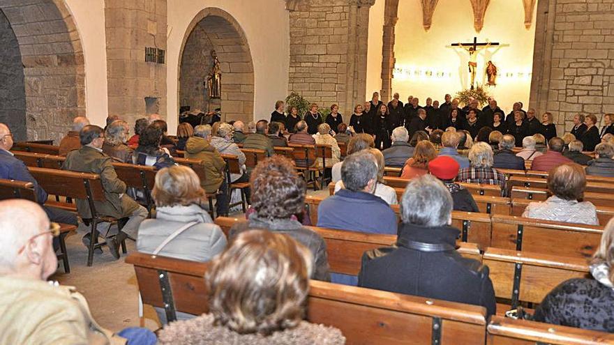 La Agrupación Polifónica “Centro Asturiano” en un concierto en la iglesia de San Nicolás de Bari, en una imagen de archivo.