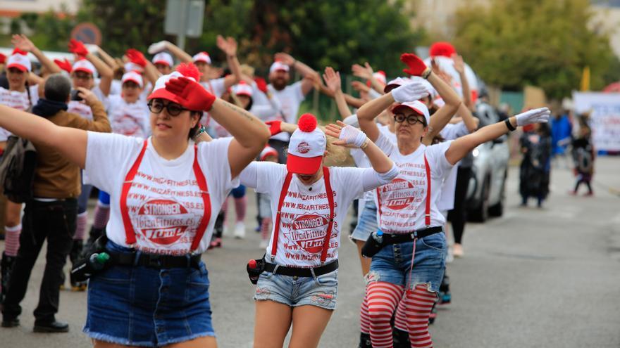 Carnavales de Ibiza: La rúa de Sant Josep aguanta el chaparrón