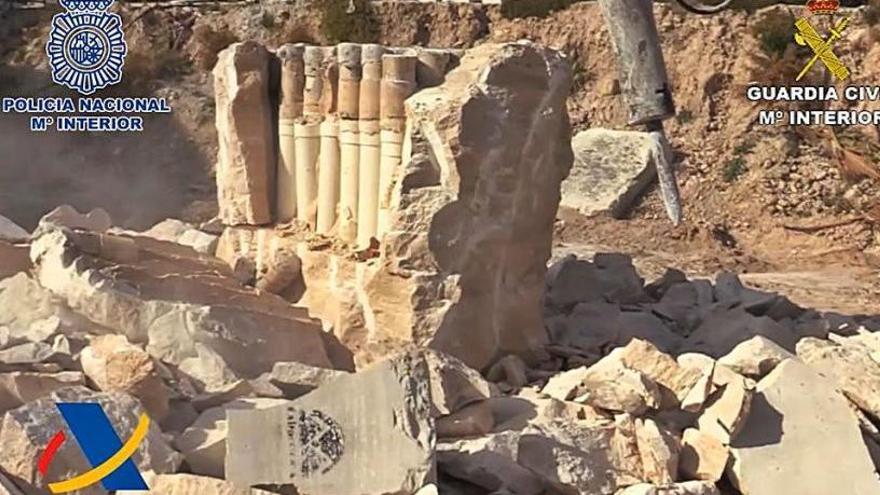 Imagen de uno de los bloques de mármol con los cilindros llenos de droga ocultos en el interior de las piedras de 25 toneladas.