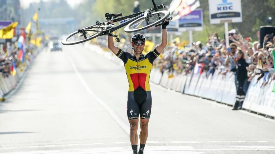 Philippe Gilbert hace historia en Flandes