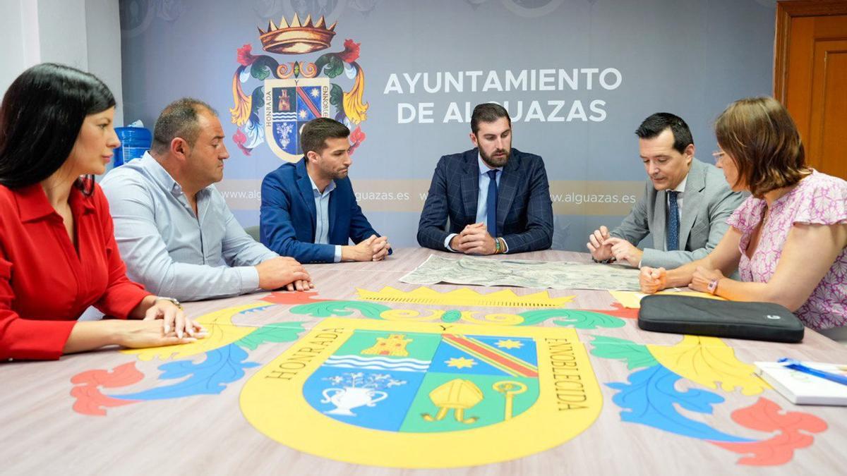 El vicepresidente y consejero de Ordenación del Territorio, José Ángel Antelo, se reúne con el alcalde de Alguazas, José Gabriel García.