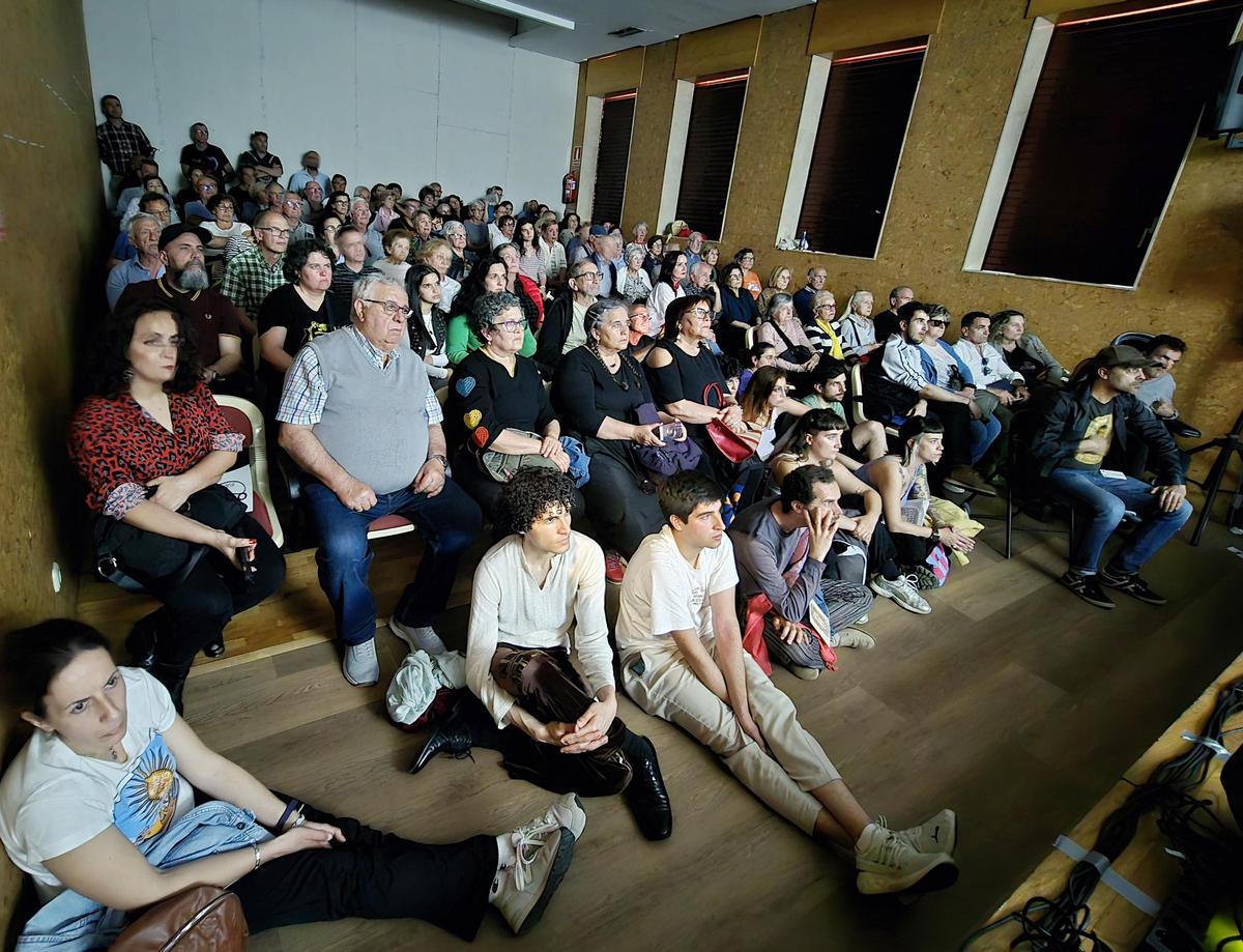 Público asistente a la proyección de la película sobre San Simón en el Festival de Cans
