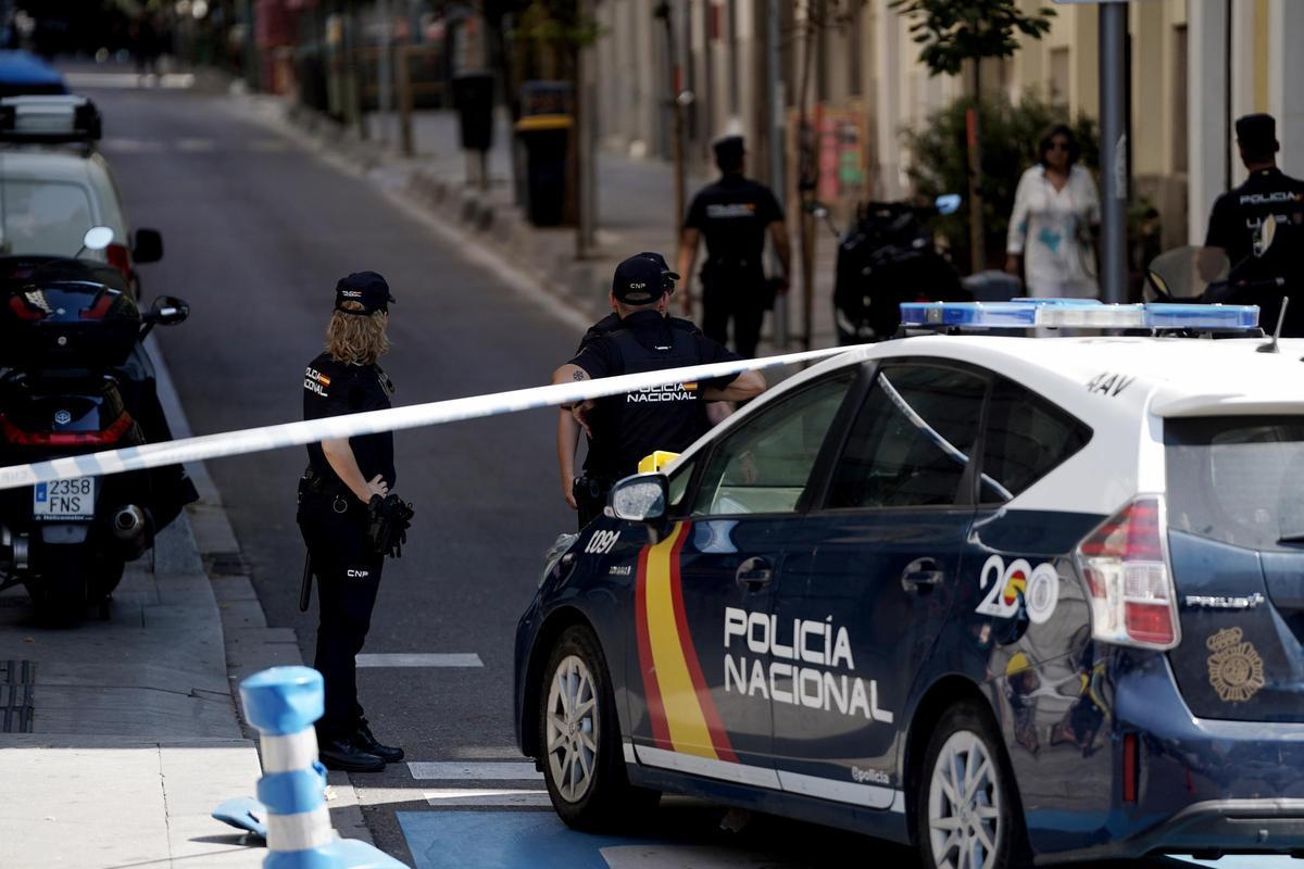 Amenaza de bomba falsa en un edificio de la calle Recoletos, en Madrid. Amenaza de bomba falsa en un edificio de la calle Recoletos, en Madrid.
