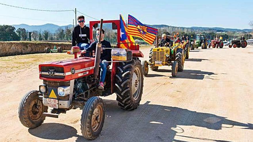 Tractorada a Llagostera per rebre la primavera