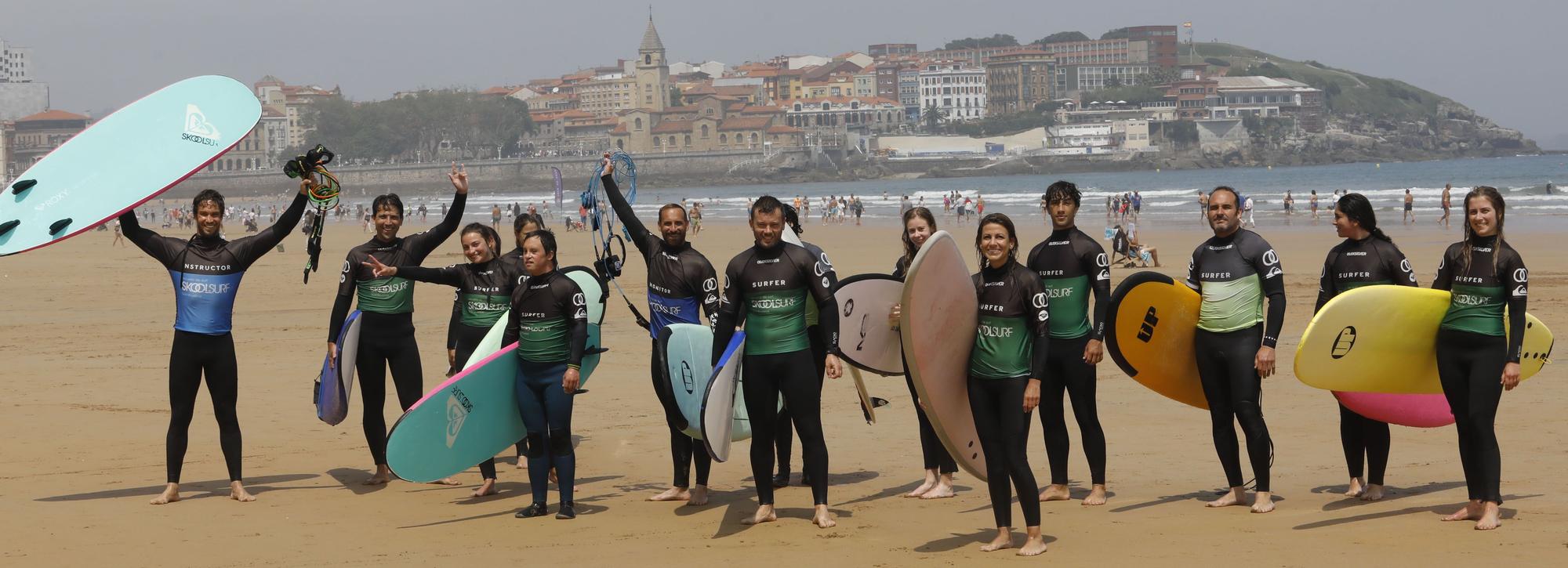 Surfistas en San Lorenzo