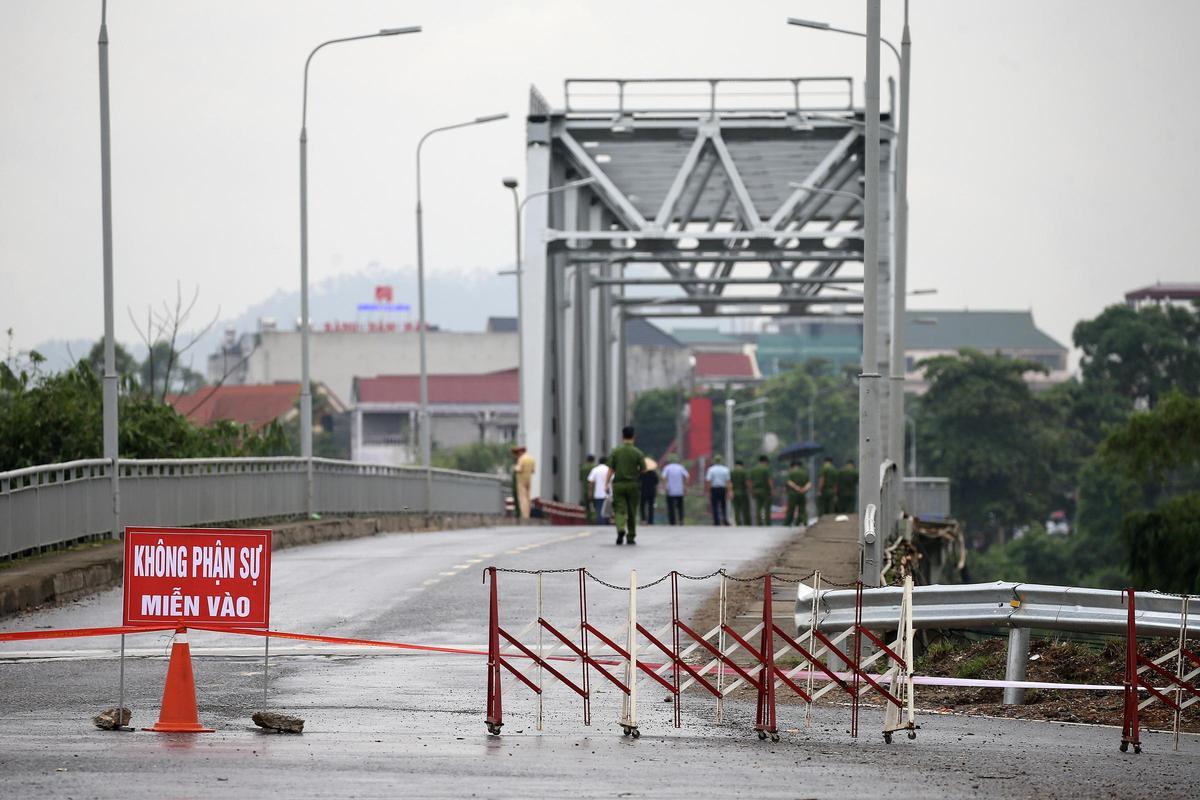 Un puente se desploma en Vietnam y deja al menos 13 desaparecidos