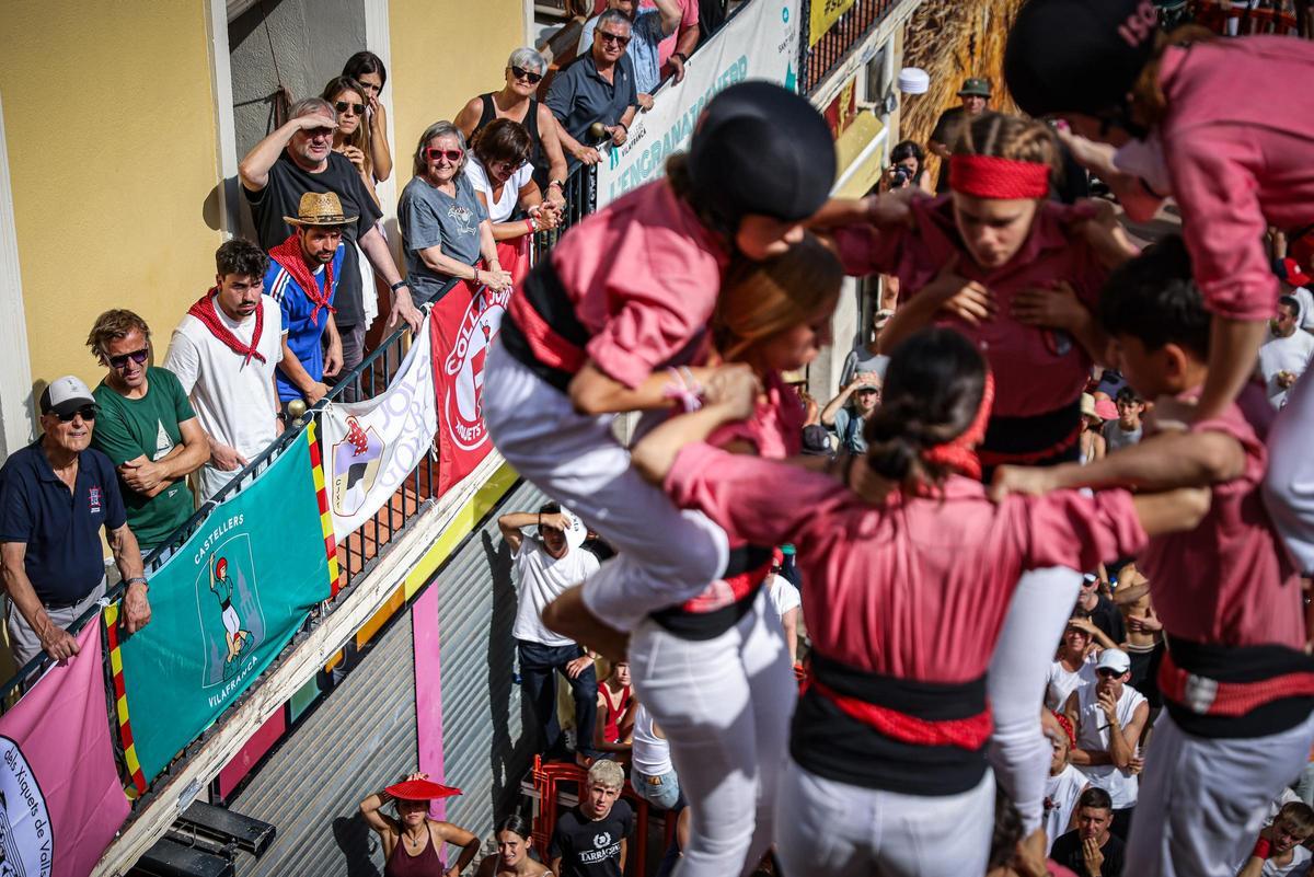 La Colla Vella dels Xiquets de Valls, actuando en Sant Fèlix.