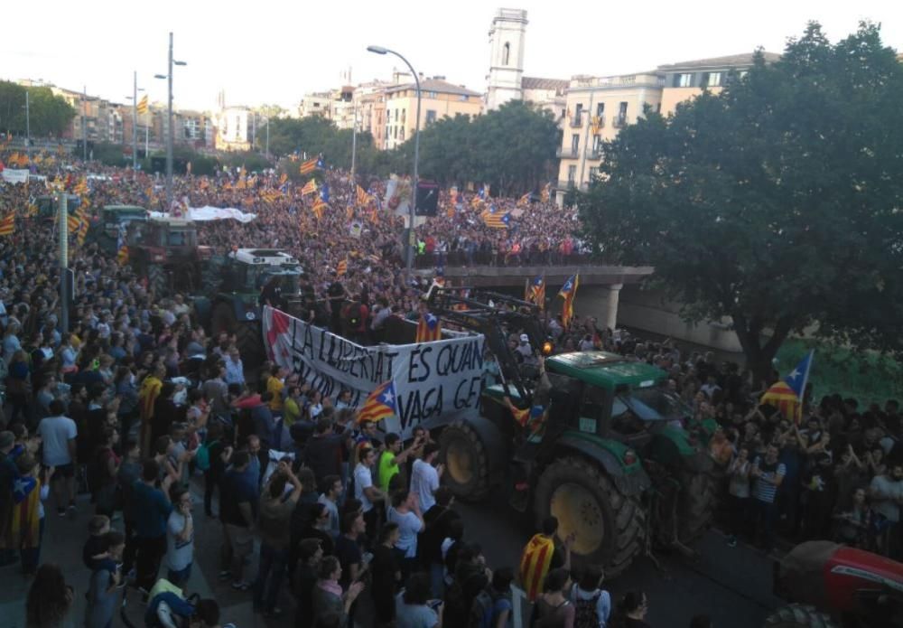 Manifestació històrica a Girona per rebutjar la violència policial l'1-O