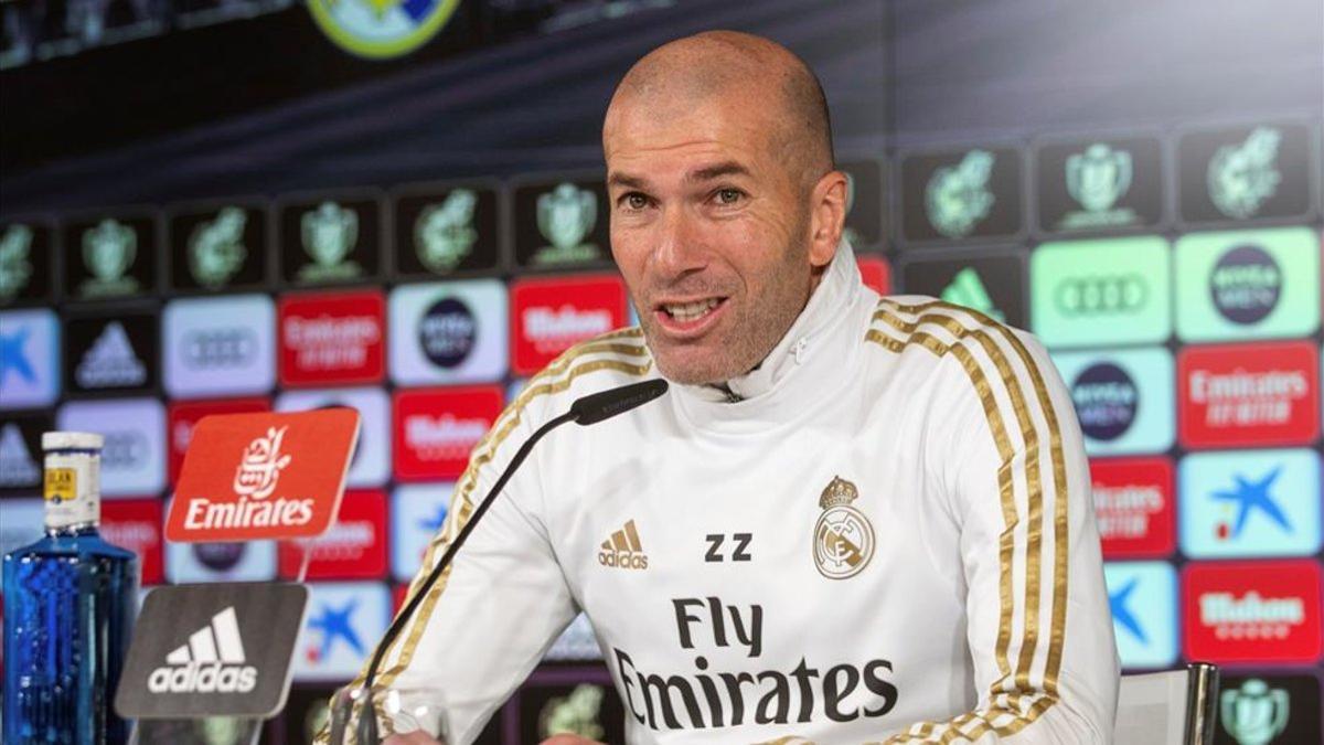 Zidane comparece en la sala de prensa de Valdebebas