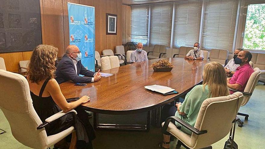 Reunión de San Damián con los vecinos de Carrascal.