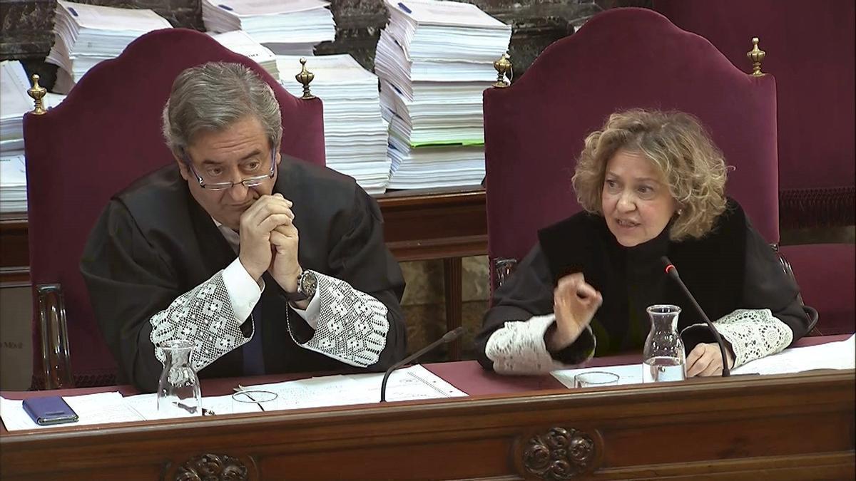 Los fiscales del Tribunal Supremo Javier Zaragoza y Consuelo Madrigal durante el juicio del 'procés'.