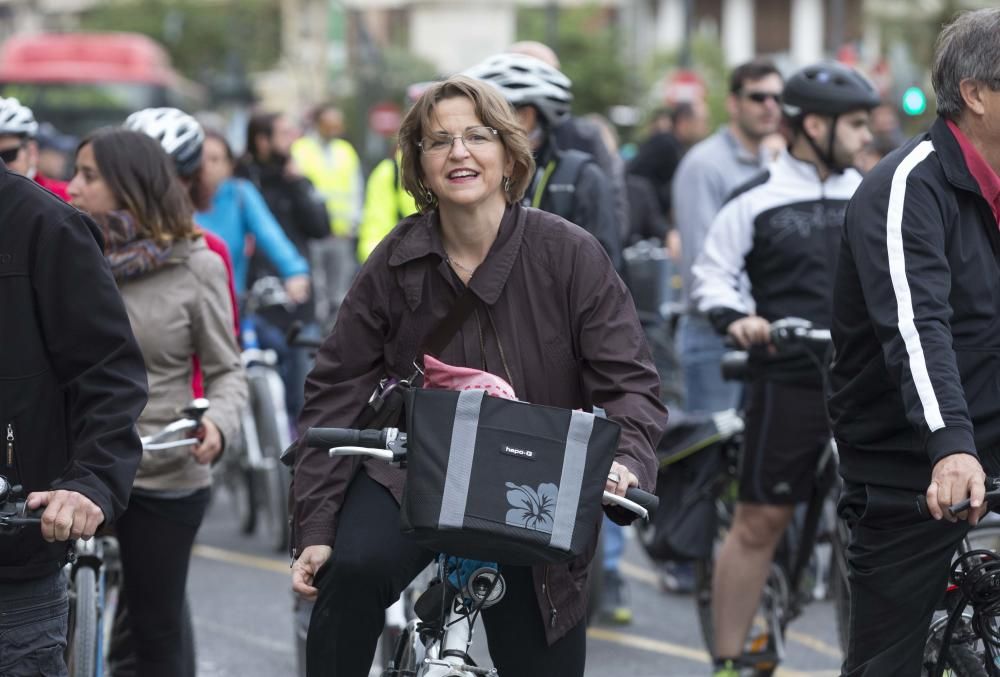 'Bicifestación' en Valencia con motivo del Día Mundial de la Bici