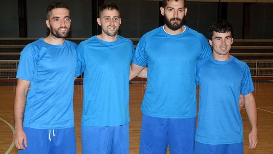 Andrés Delgado, Arkaitz Píriz, Rial y Balenciaga, tras un entrenamiento. // Rafa Vázquez