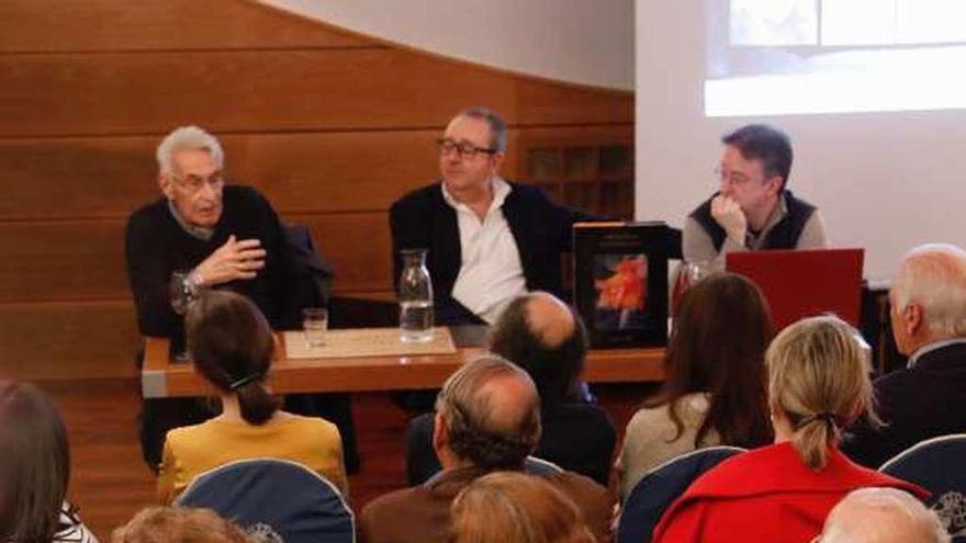 De izquierda a derecha, Herrero, Cuervo y Feás, ayer, durante el encuentro que mantuvieron en Espacio Crítico.