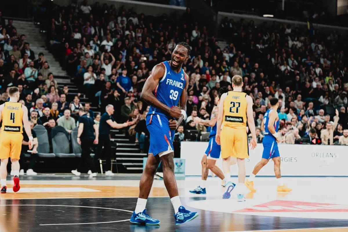Yoan Makouundou with the French National Team