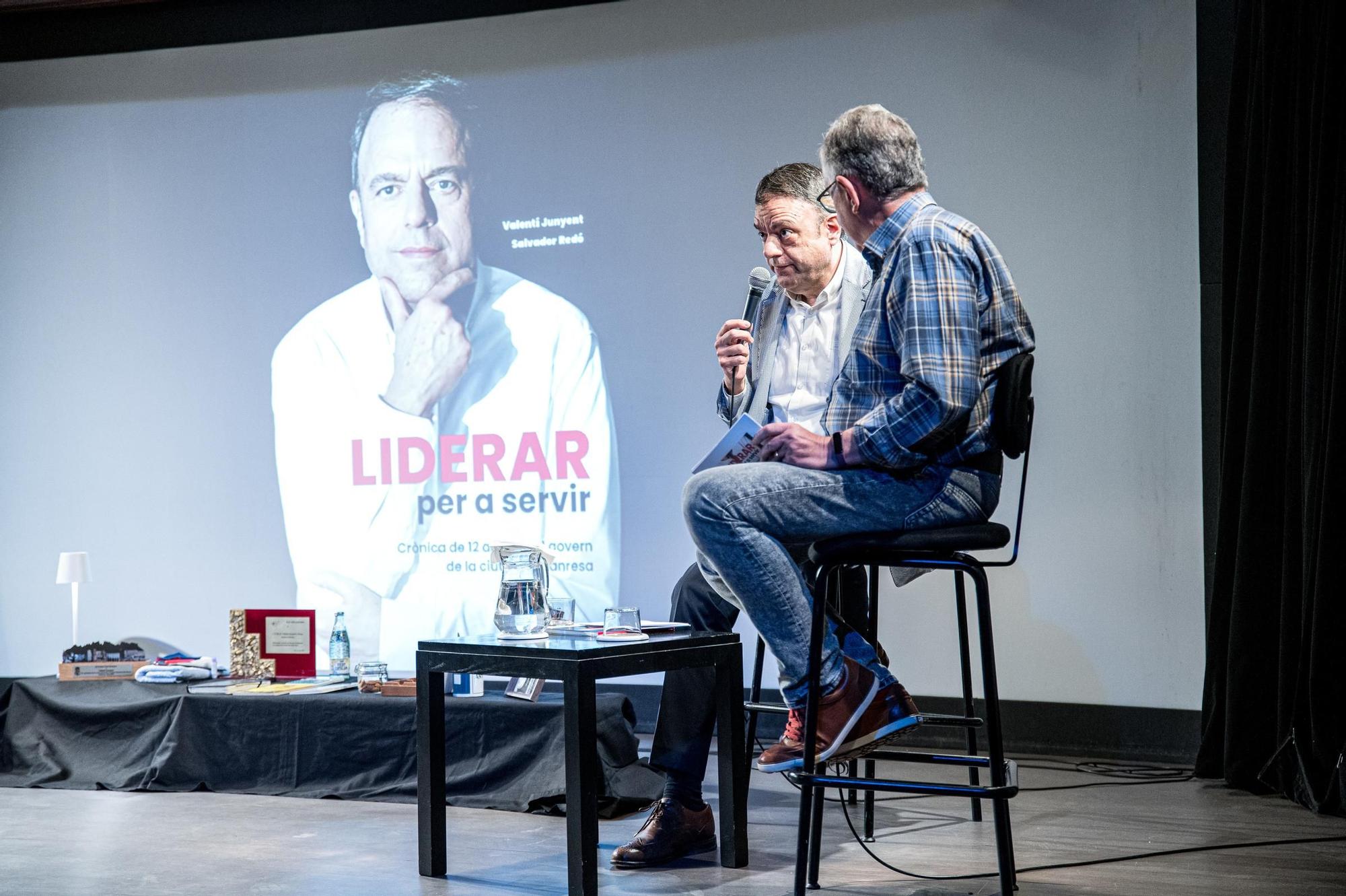 EN IMATGES | Presentació de la biografia política de Valentí Junyent a l'auditori de la Plana d'Om