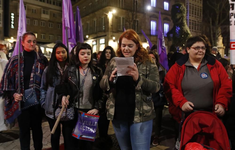 Vigo sale a la calle para "luchar por la construcc