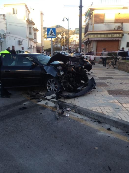 Una ambulancia del 061 sufre un accidente en El Palo