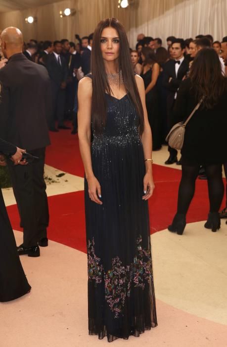 Actress Katie Holmes arrives at the Met Gala in ...