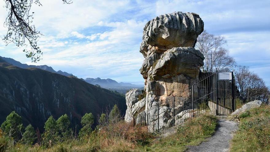 Balcones del Paraíso: El Ídolo de Peña Tú, prehistoria con las mejores vistas