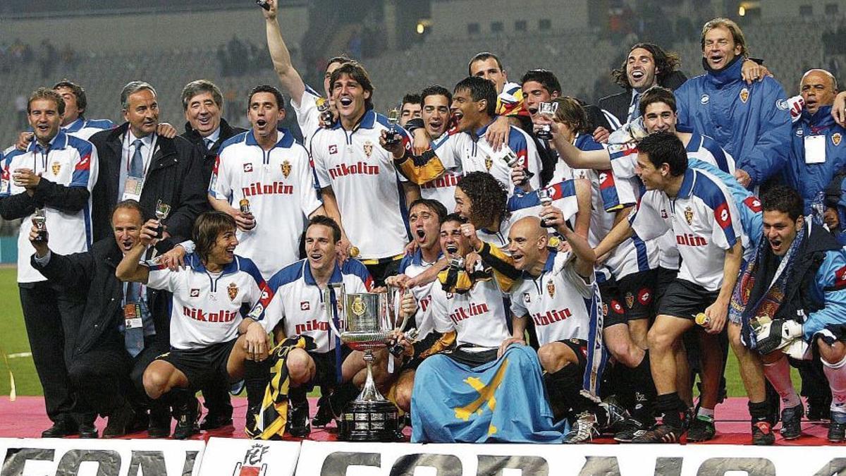 El Zaragoza celebra el título de Copa el 17 de marzo de 2004 ante el Madrid con el gol de Galletti.