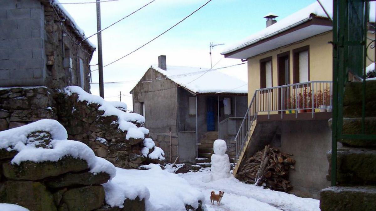 Un pueblo de Baltar en plena nevada. |   // IÑAKI OSORIO