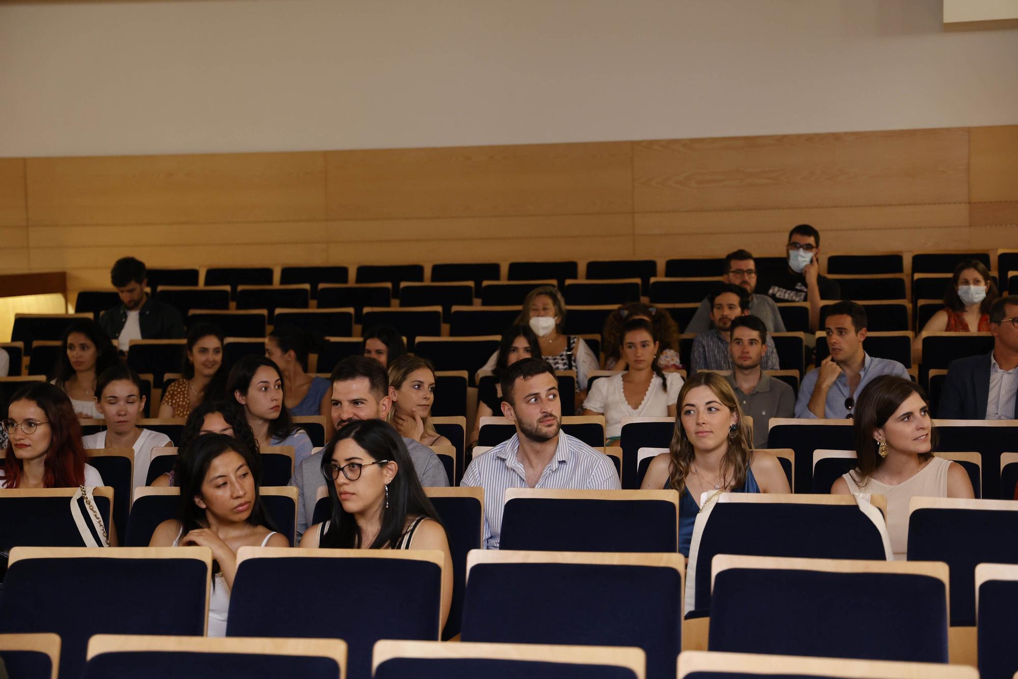 Médicos recién colegiados y "altamente cualificados"