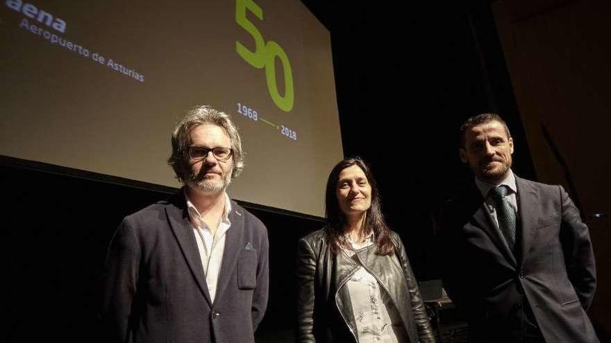 Por la izquierda, Iván Muñiz, Yasmina Triguero y Carlos San Martín, ayer, en el Valey.