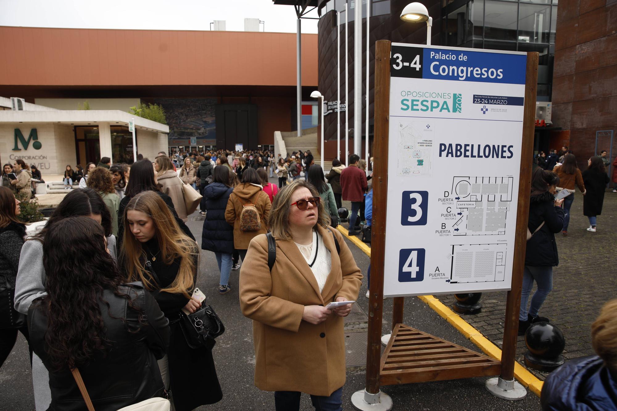 Miles de personas participan en la macrooposición de la sanidad pública asturiana.