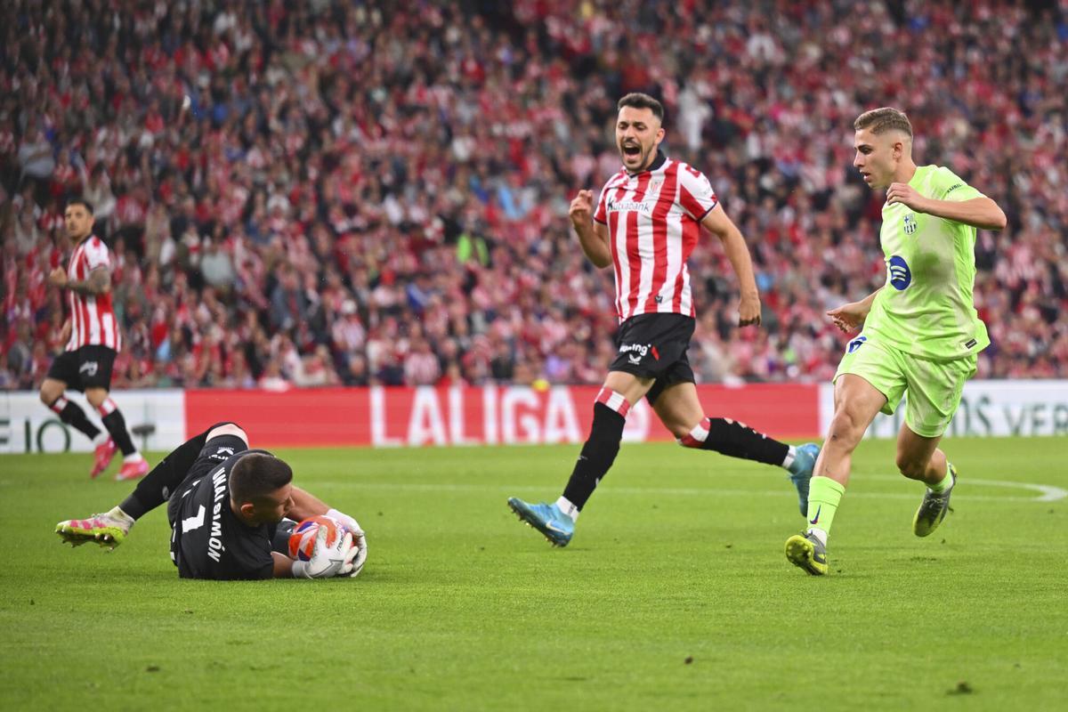 Unai Simón, frente al Barça
