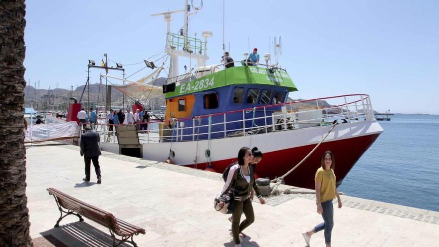 El buque escuela del Hespérides apuesta por el turismo marino  y el medio ambiente