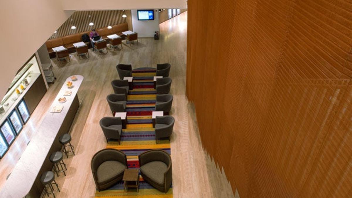 El Aeropuerto Internacional de Santiago inaugura la sala VIP más grande de  Sudamérica - Viajar