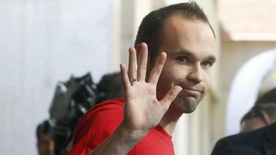 Iniesta valora la temporada como "sensacional"