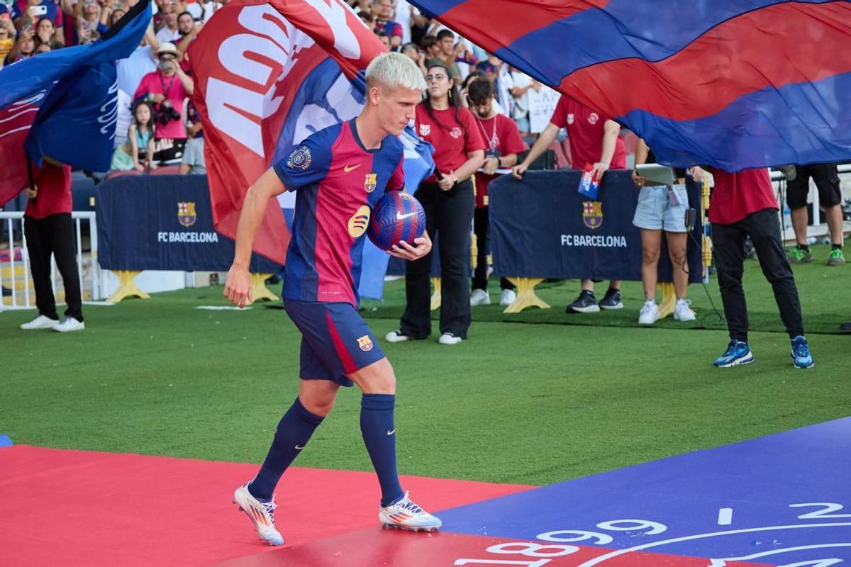 Dani Olmo se presenta ante su nueva afición.