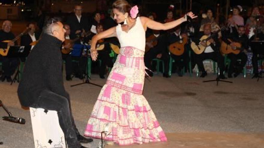 Pilar de la Horadada canta y baila por sevillanas hasta el lunes