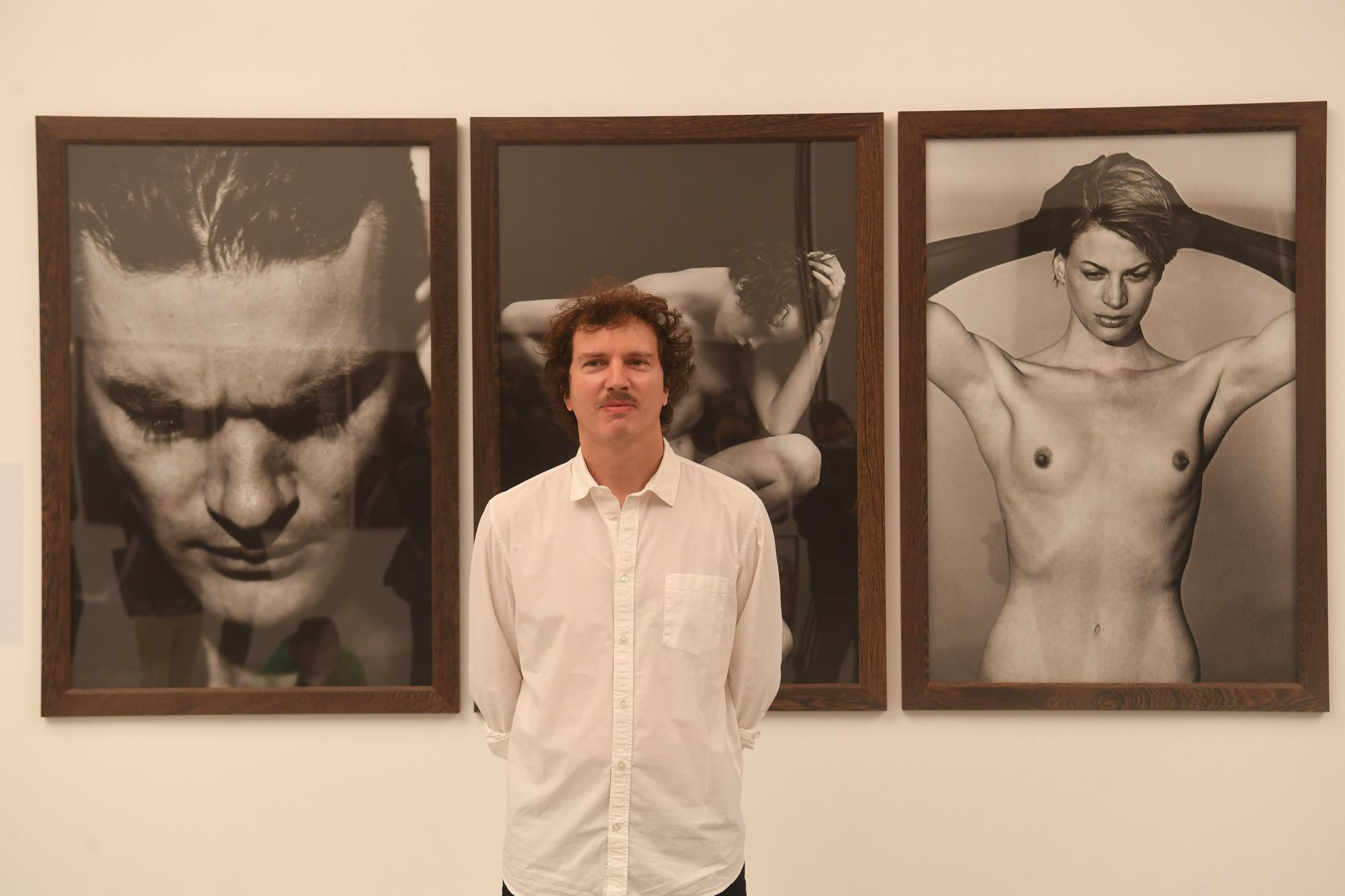 El hijo de Peter Lindbergh muestra la exposición impulsada por Marta Ortega en A Coruña