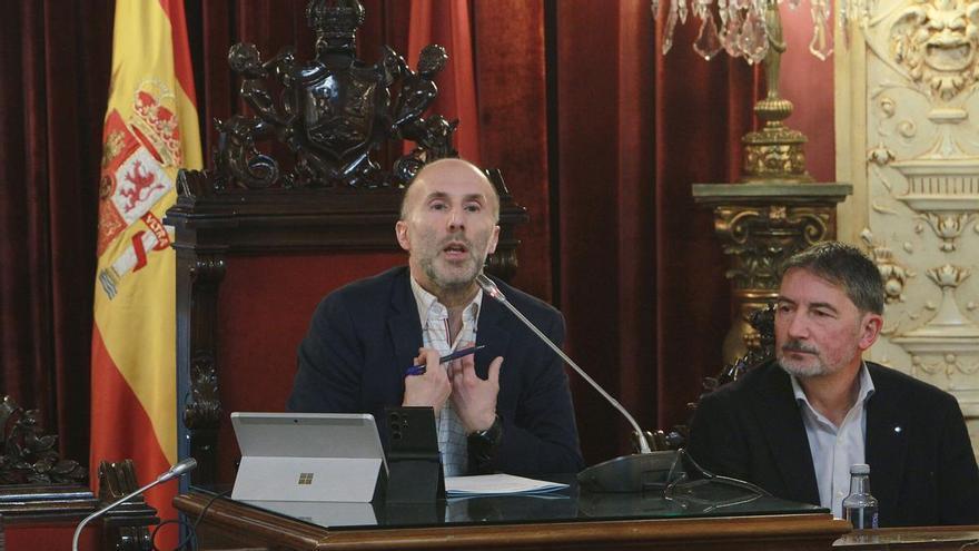 La acusación particular contra Jácome afirma que el alcalde tiene 19 inmuebles, pide cárcel y que pague medio millón de euros: el regidor lo tilda de «desbarre»